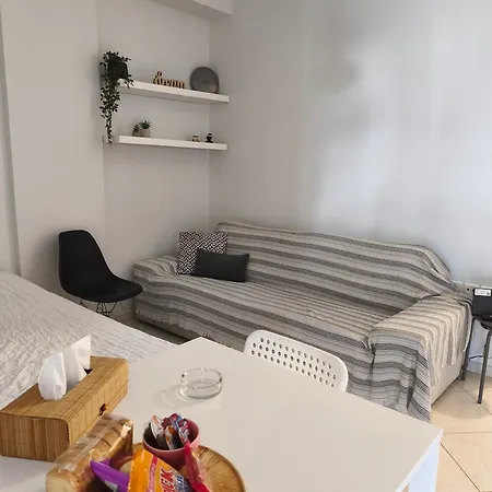 Апартаменты Cosy Downtown In With Large Balcony