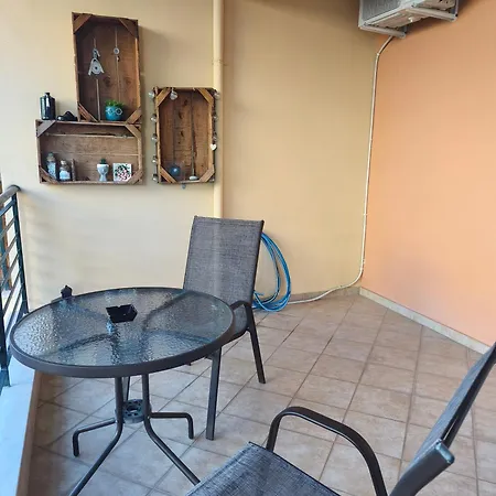Апартаменты Cosy Downtown In With Large Balcony Халкида